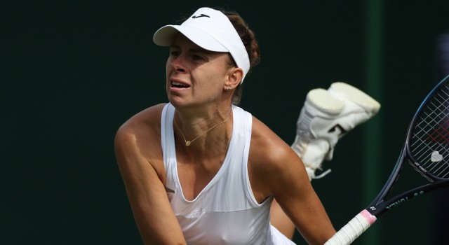 Magda Linette zgodnie z przewidywaniami awansowała do trzeciej rundy turnieju Wimbledon.