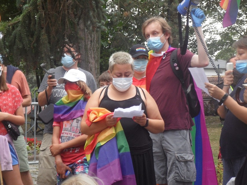 W Ustce odbył się marsz i wiec solidarności z osobami LGBT.
