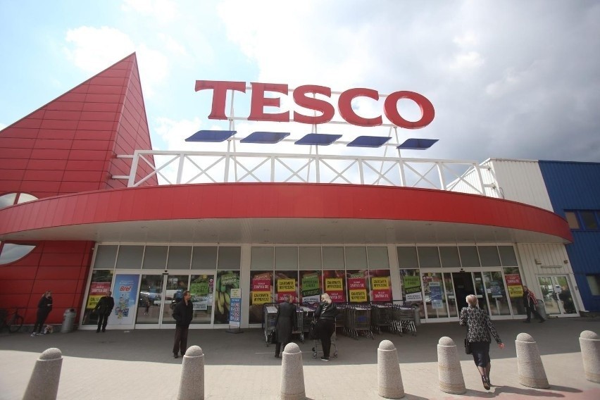 Pierwszy hipermarket brytyjskiej sieci Tesco w Polsce został...