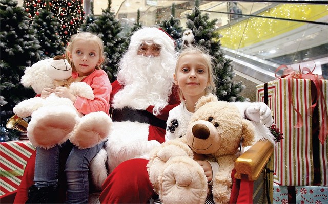 Małym darczyńcom o dużych serduszkach zrobimy pamiątkowe zdjęcie z Mikołajem