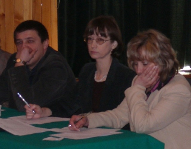 Uczestników konkursów ocaniała komisja w skaładzie: przewodnicząca Halina Koryńska (w środku), Barbara Mrozek-Olechno i Krzysztof Kaim