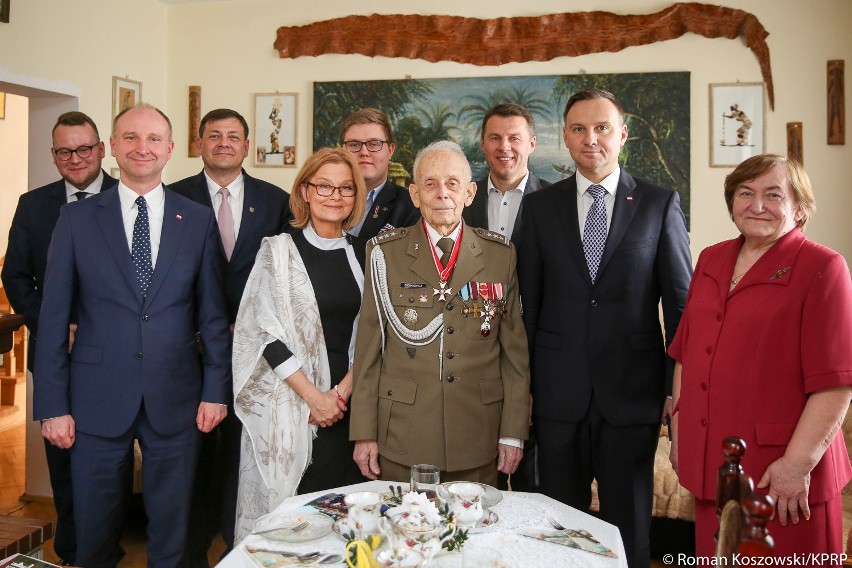 Prezydent Andrzej Duda świętował urodziny płk. Bieńkowicza. Odwiedził powiat krakowski