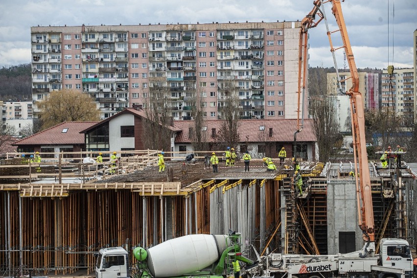 Postęp prac rozbudowy Galerii Emka w Koszalinie