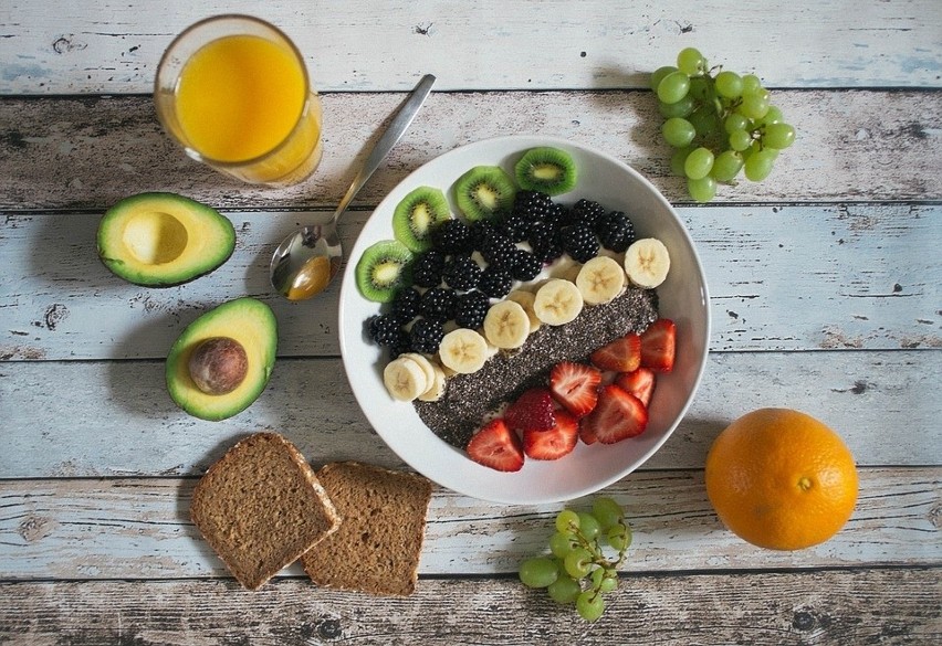 Takie pomysły na śniadanie znajdziemy na Instagramie. Oto sposoby na smaczny i zdrowy posiłek! 