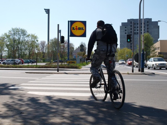 Rzeszowscy rowerzyści wnioskują  o budowę przejazdów przez ruchliwe ulice.