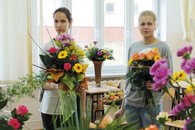 Młodzi ludzie w ramach projektu mogli wziąć udział w kursie przygotowującym do zawodu bukieciarz-florysta