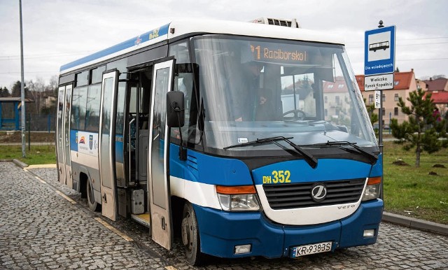 „Kolejowe” autobusy kursują po gminie Wieliczka dwoma trasami. Zdaniem mieszkańców to zbyt mało