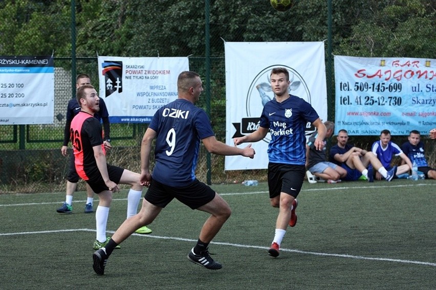 Wakacyjny turniej o mistrzostwo Skarżyska w piłce nożnej zakończony. Grało wielu piłkarzy ligowych z regionu
