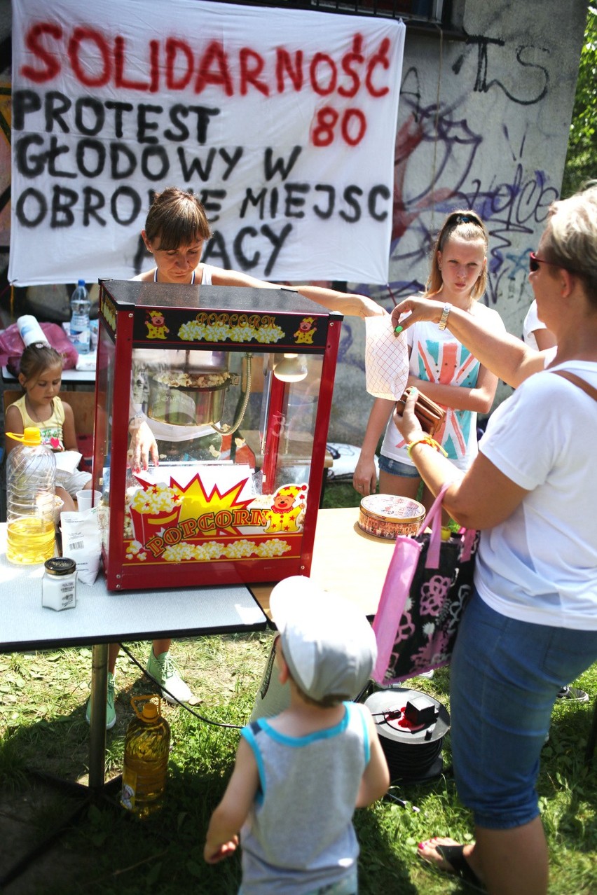 Konflikt w nowohuckiej "podstawówce". Takiego protestu jeszcze nie było [ZDJĘCIA]