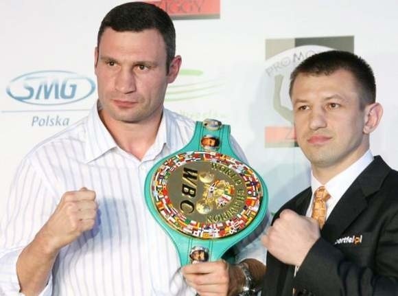 Witalij Kliczko jeszcze z pasem WBC. Czy Tomasz Adamek odbierze mu to trofeum?