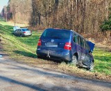 Wypadek w Dąbrowie Tomaszowskiej. Kierowcy pojazdów trafili do szpitala