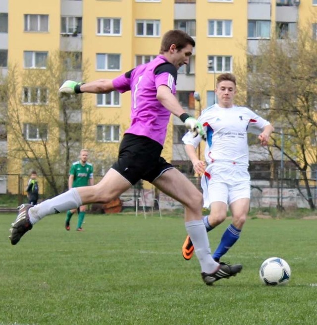 Michał Bojek (w białej koszulce), zawodnik Broni Radom.