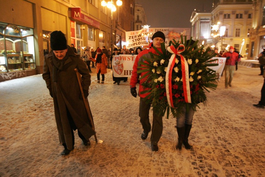 Wrocław: Prawicowy marsz z pochodniami. Chcą nowego powstania (ZDJĘCIA)