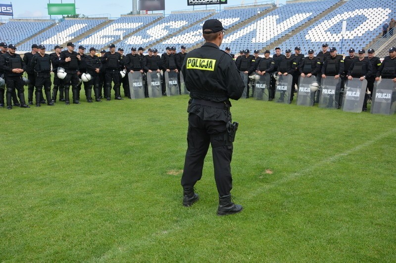 W ćwiczeniach wzięło udział 90 policjantów.