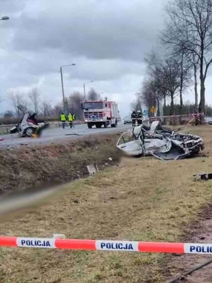 Poświętne. Tragiczny wypadek na DK8. Zderzenie osobówki z...