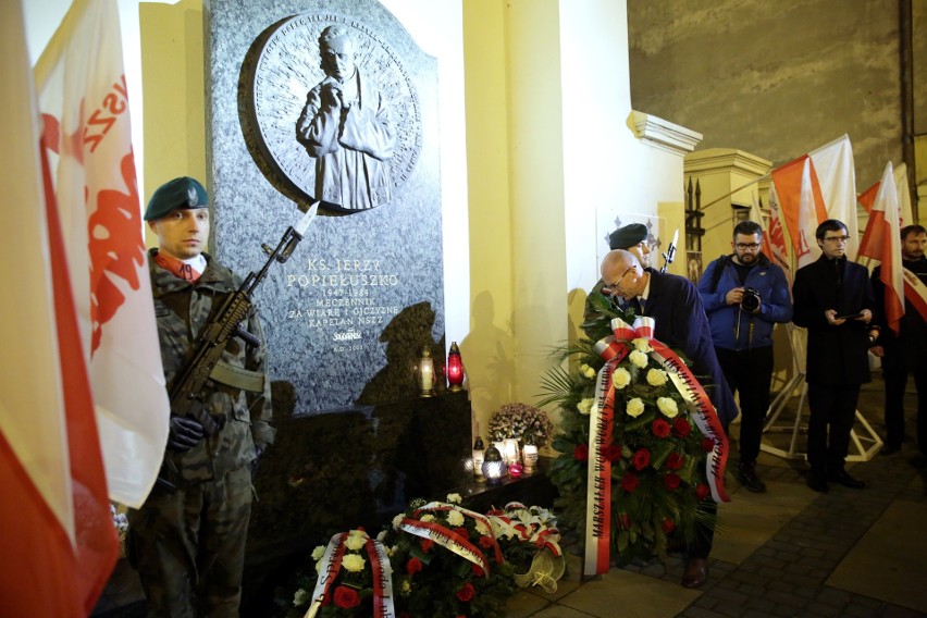 Narodowy Dzień Pamięci Duchownych Niezłomnych. W Lublinie złożono kwiaty pod pomnikiem ks. Jerzego Popiełuszki