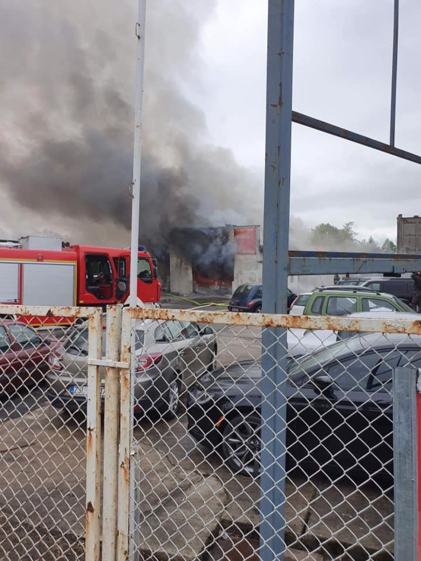 Darłowo: Pożar warsztatu samochodowego na ulicy Leśnej [17.05.2019 r.] - zdjęcia