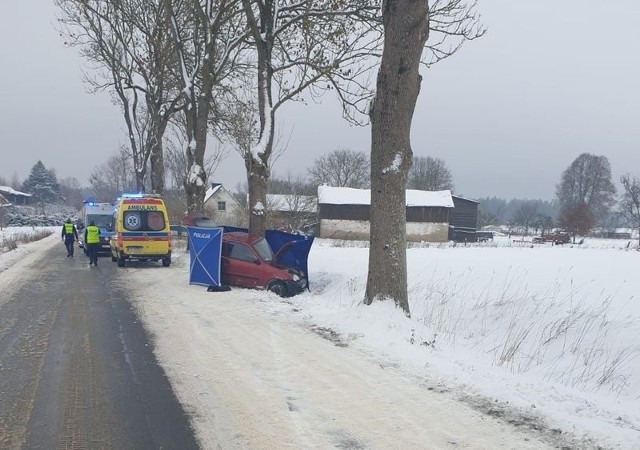 Jedno z 24 zdarzeniach drogowych, które miało miejsce w ubiegły weekend w regionie słupskim, było wypadkiem śmiertelny, do którego doszło w miejscowości Borzęcinko.