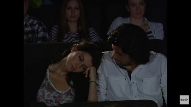 Fatmagul zasnęła w kinie.