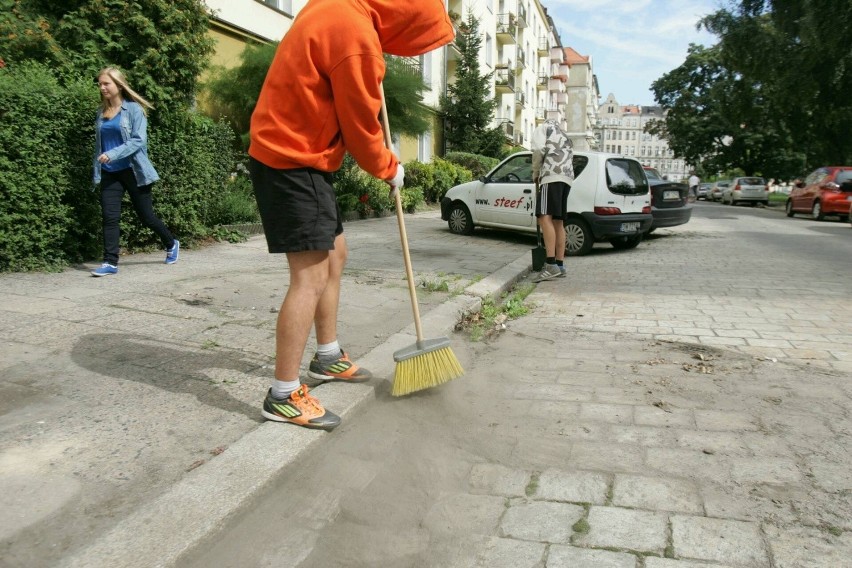 Wrocławianie sami posprzątali swoją ulicę. Reszta Śródmieścia poczeka (FOTO)