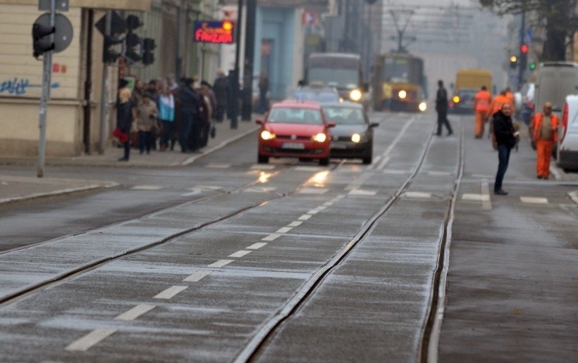 Krzywe szyny po wielkim remoncie, który będzie powtarzany...