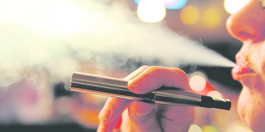 Zdrowie: E-papieros nie uwalnia od nałogu!