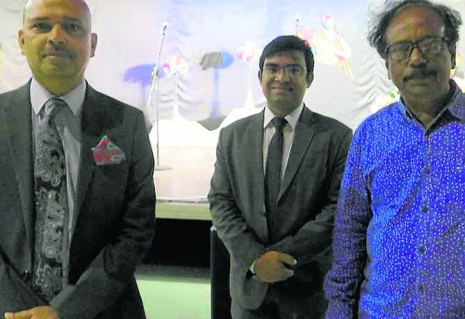 Mahfuzur Rahman, ambasador Bangladeszu (z lewej)  z...