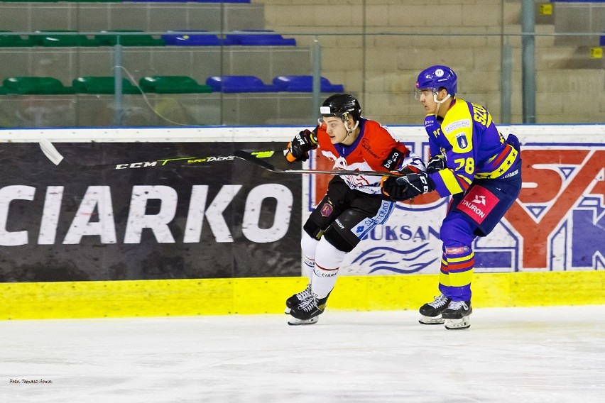 Hokeiści Ciarko STS-u Sanok zakończyli sezon zasadniczy zwycięstwem. Hat-trick jubilata, 20-letniego Macieja Witana