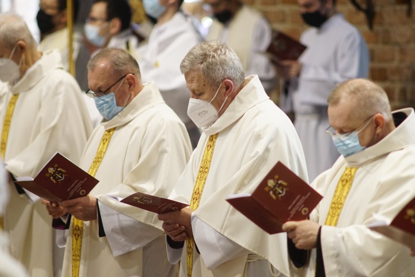 Abp Gądecki na mszy krzyżma o pięknie, tendencjach...