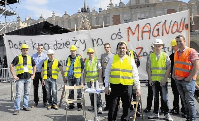 Poszkodowani przedsiębiorcy protestowali na Rynku Głównym.