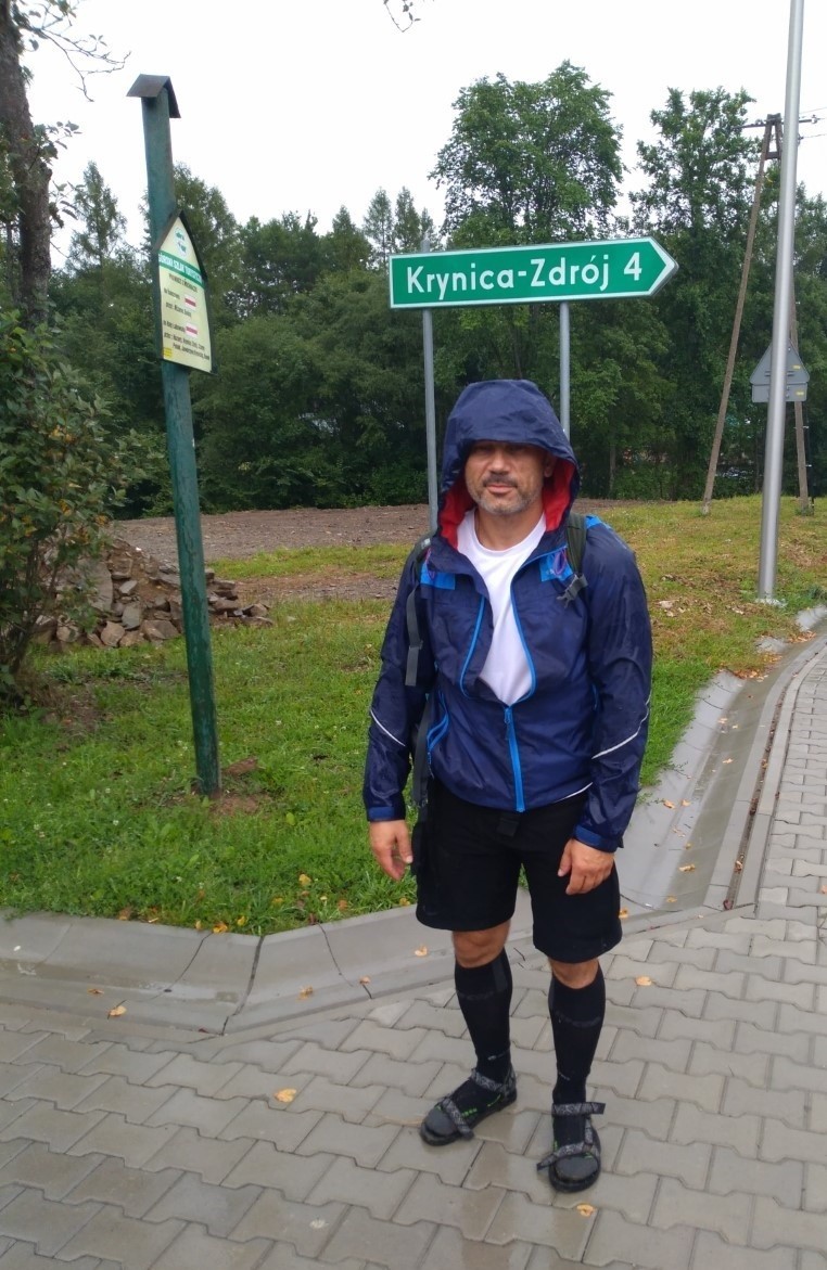Półmetek zaliczony. Michał Łygan pokonał już 250 kilometrów Głównego Szlaku Beskidzkiego, dla niepełnosprawnego rodzeństwa [ZDJĘCIA}
