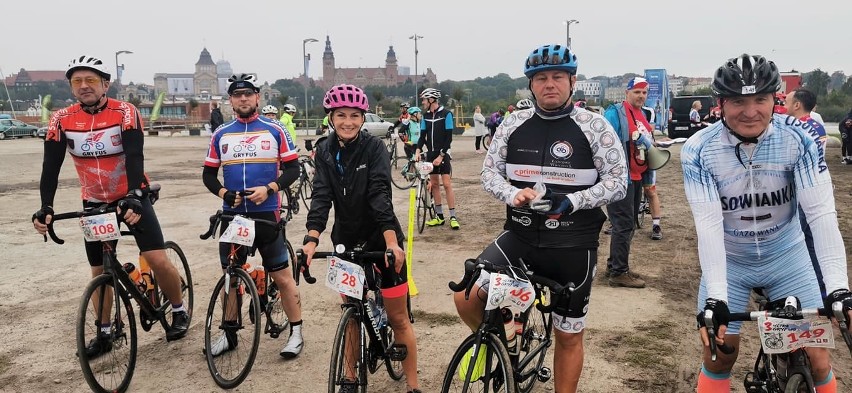 Na dwóch kółkach wokół Zalewu Szczecińskiego. Najlepsi zawodnicy w 3. Ultra Gryfusie są z powiatu polickiego 