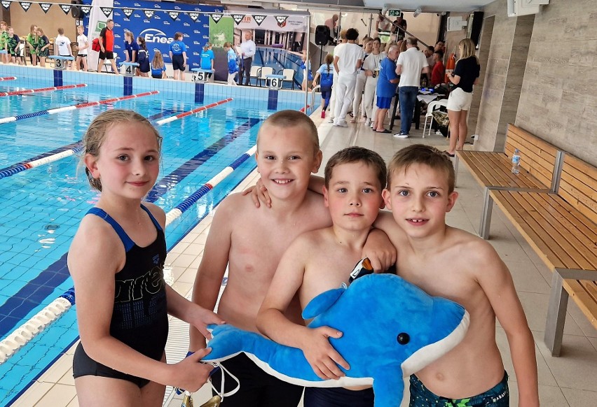 Piętnaście medali UKS Delfin Tarnobrzeg w Ogólnopolskich Zawodach Pływackich w Połańcu. 10-letnia Blanka Krasowska najlepszą zawodniczką  