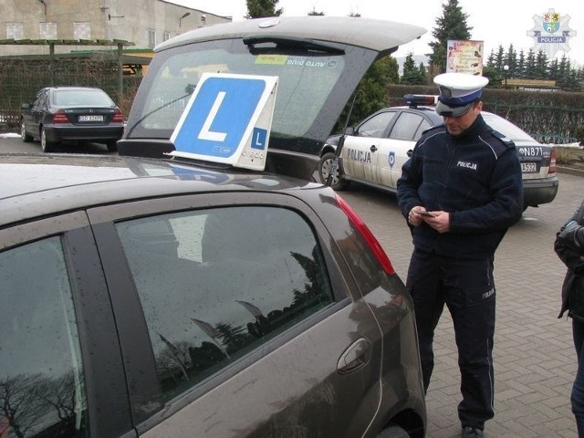 Policjanci skontrolowali pojazdy do nauki jazdy w Lęborku.