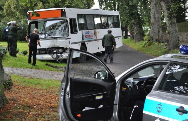 Wypadek w Karnieszewicach koło Sianowa. Zderzyły się dwa autobusy.
