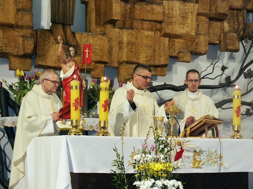 Mszę odprawiło trzech księży z parafii Wszystkich Świętych