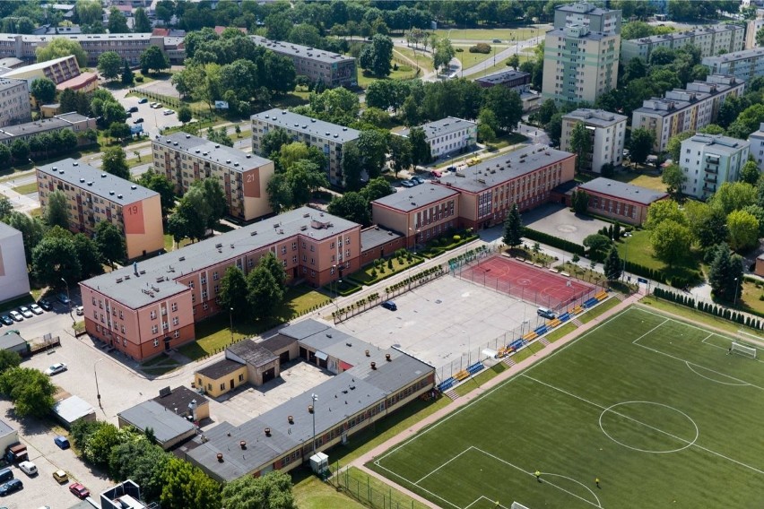 Większość dyrektorów szkół średnich w Białymstoku ma spory...