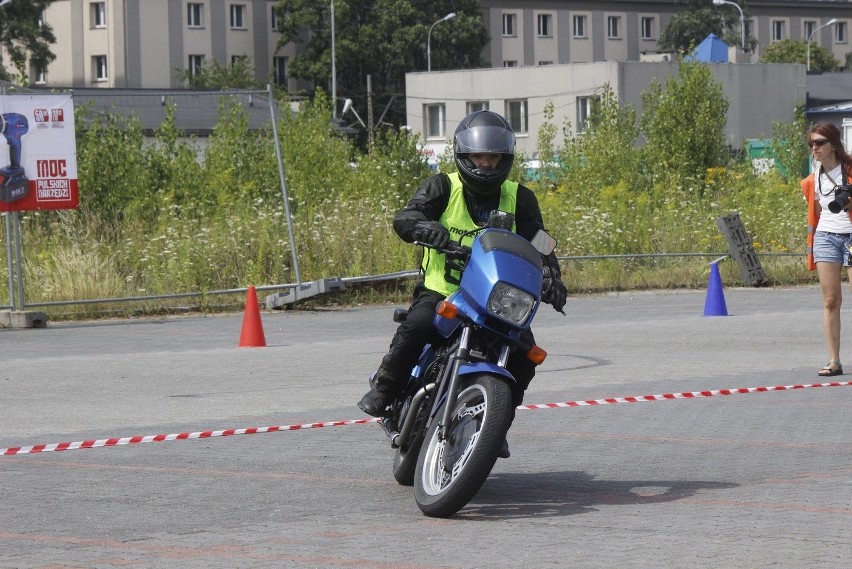 Gymkhana GP. III runda zawodów motocyklowych na Politechnice Łódzkiej [ZDJĘCIA]