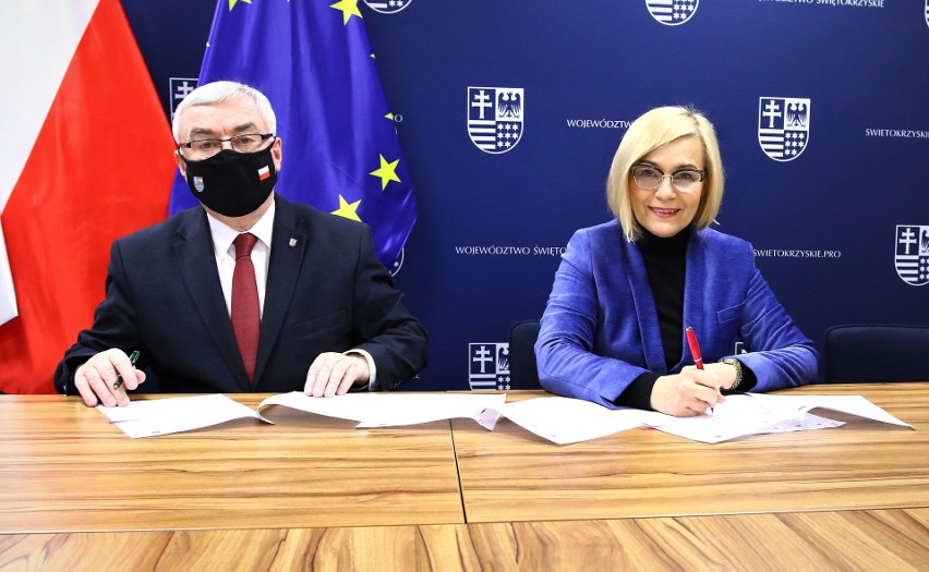 Umowa w Urzędzie Marszałkowskim w Kielcach podpisana! Jest 50 milionów na pożyczki dla świętokrzyskich firm [WIDEO] 