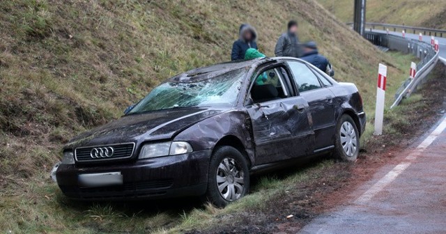 Kierowca audi został ukarany mandatem i punktami karnymi za spowodowanie kolizji