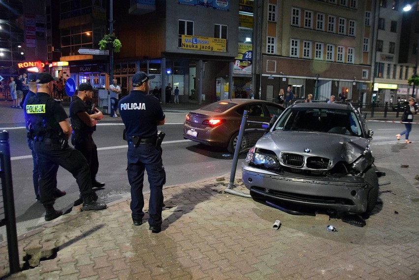 Wypadek w Stargardzie: Masakra na Wyszyńskiego. 18-latek wjechał BMW w widzów nielegalnego driftu [ZDJĘCIA, WIDEO]