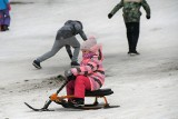Szalona zabawa w Nowy Rok na stoku narciarskim na Stadionie w Kielcach. Tłumy korzystały ze śniegu. Zobaczcie zdjęcia