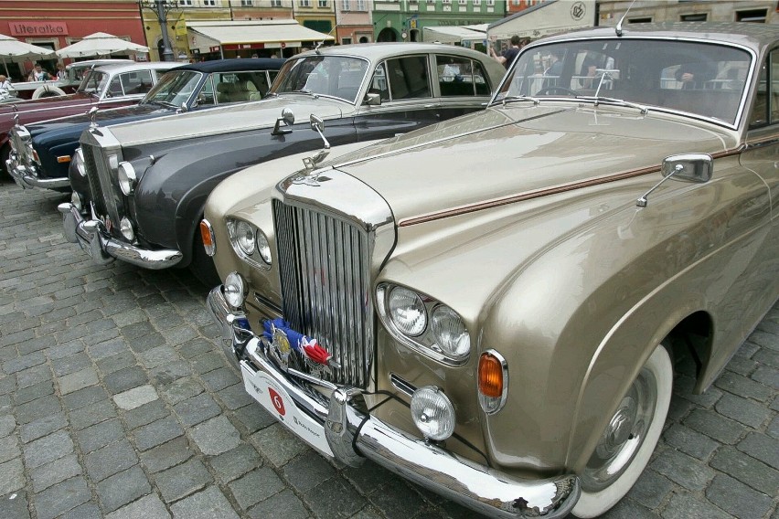 Po Toruniu jeżdżą także dwa Rolls-Royce'y...