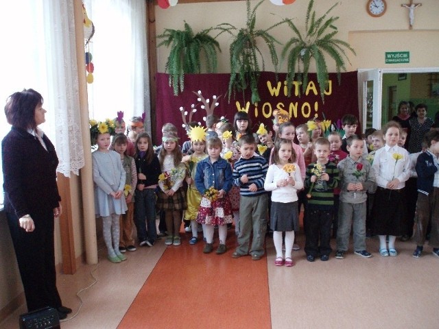 Obchody pierwszego dnia wiosny uczniowie Publicznej Szkoły Podstawowej w Goździe rozpoczęli od krótkiego przedstawienia.