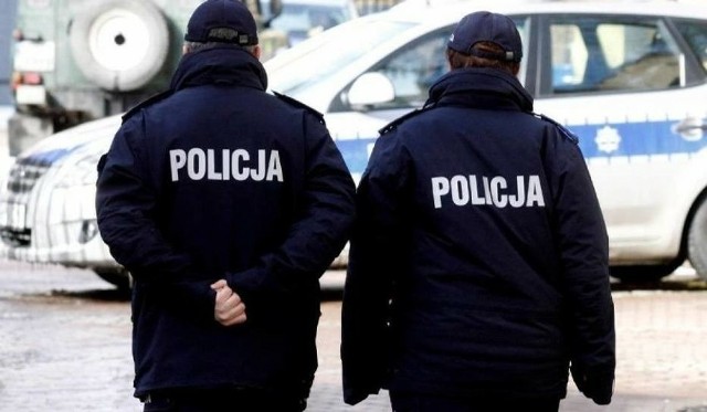 Policjanci na jednej z ulic w Kościerzynie zatrzymali kobietę poszukiwaną listem gończym.