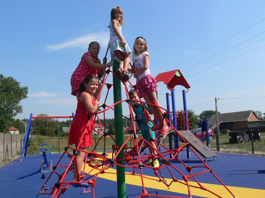 Nowy plac zabaw dla dzieci z osiedla Mokrzyszów w Tarnobrzegu