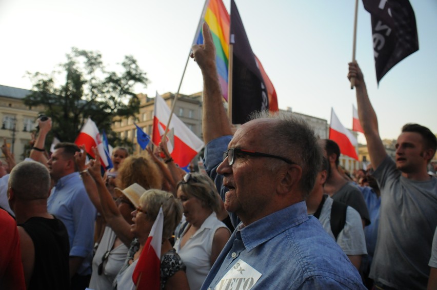 Kraków. Wielki protest na Rynku Głównym w obronie sądów