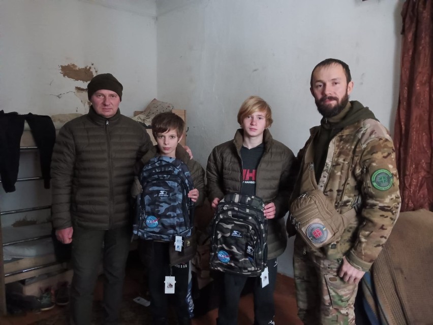 Myśliwi z okręgu Polskiego Związku Łowieckiego w Tarnobrzegu pomagają dzieciom w rejonie wojny na Ukrainie