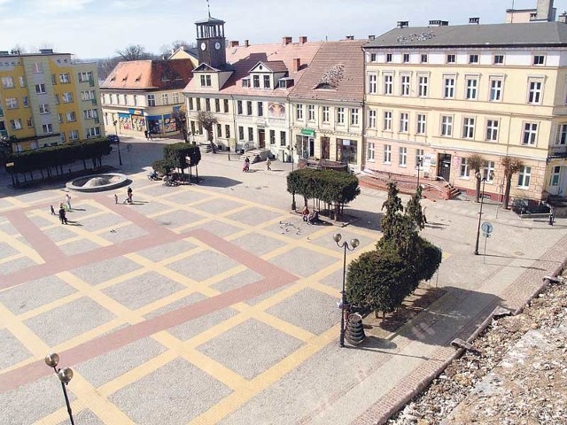 Plac Wolności w Białogardzie, dziś oaza spokoju. Wkrótce ma się jednak zapełnić samochodami.