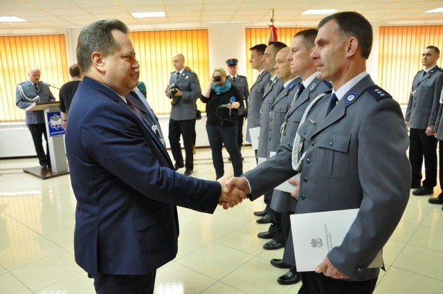 Jarosław Zieliński i Daniel Kołnierowicz wręczyli mianowania nowym komendantom i zastępcom